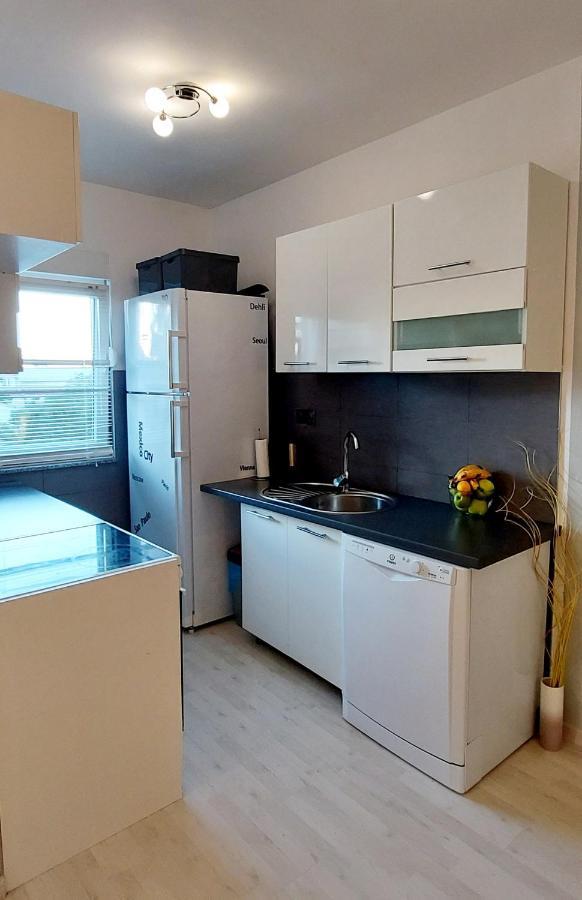 Apartman Near Fazana-500 From The Sea Екстериор снимка